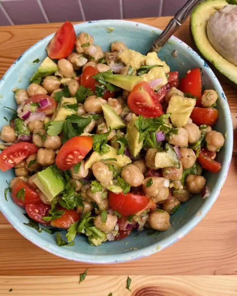 chickpea salad with avocado