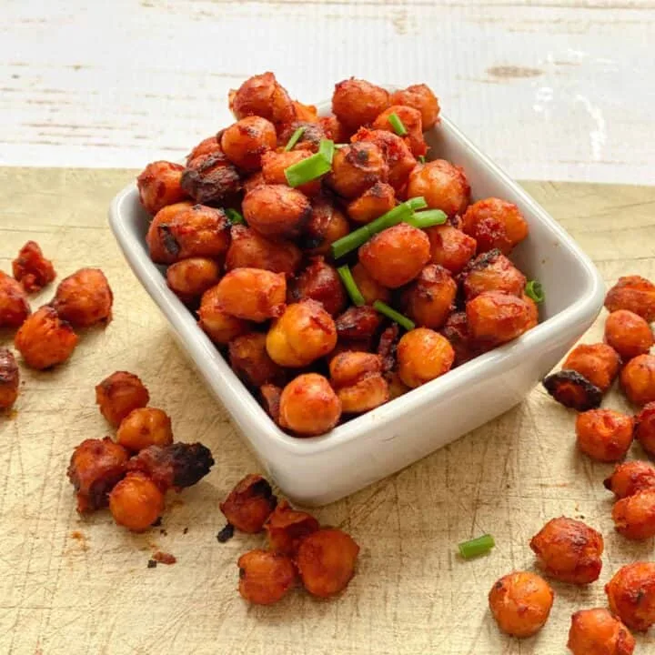 vegan bacon flavoured roasted chickpeas