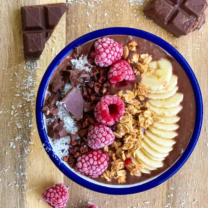 acai chocolate smoothie bowl