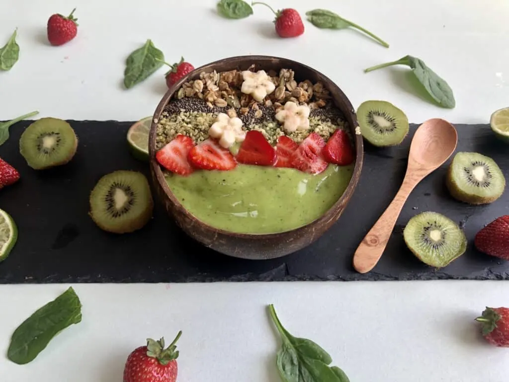 mango kiwi smoothie bowl