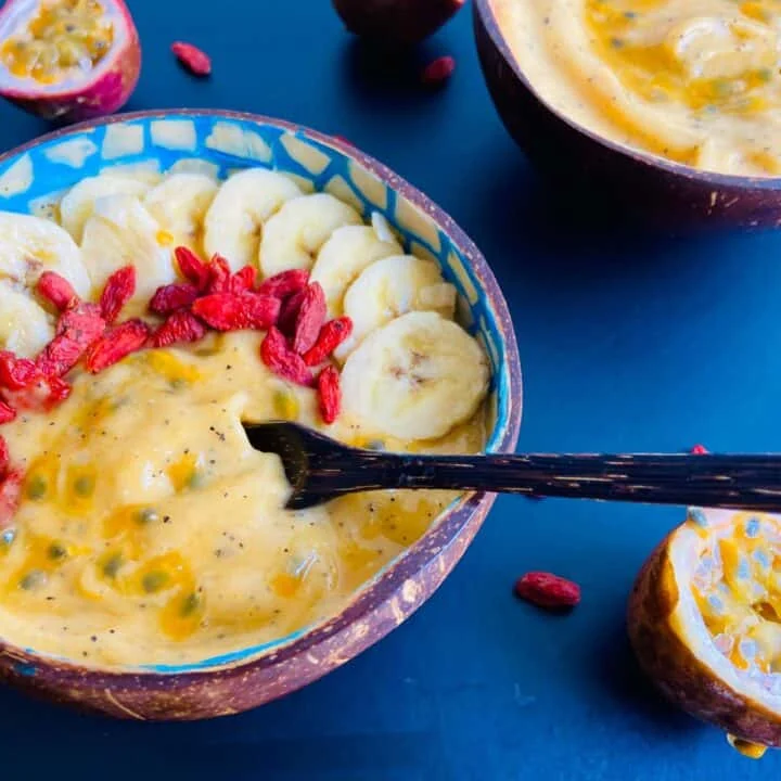 papaya smoothie bowl