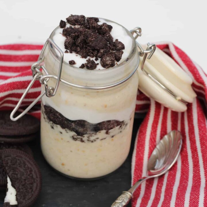 Cookie and Cream Overnight Oats | Oreo Overnight Oats