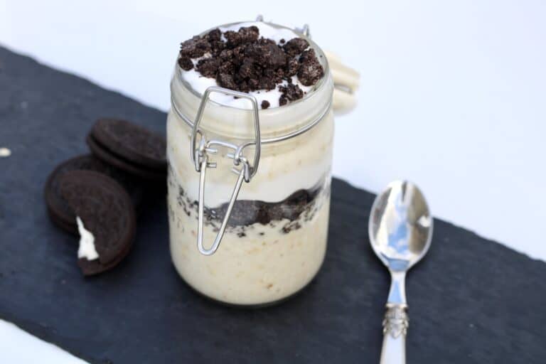 cookie and cream overnight oats