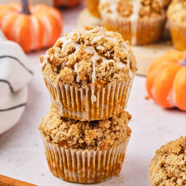 Delicious vegan pumpkin crumble muffins with streusel topping.